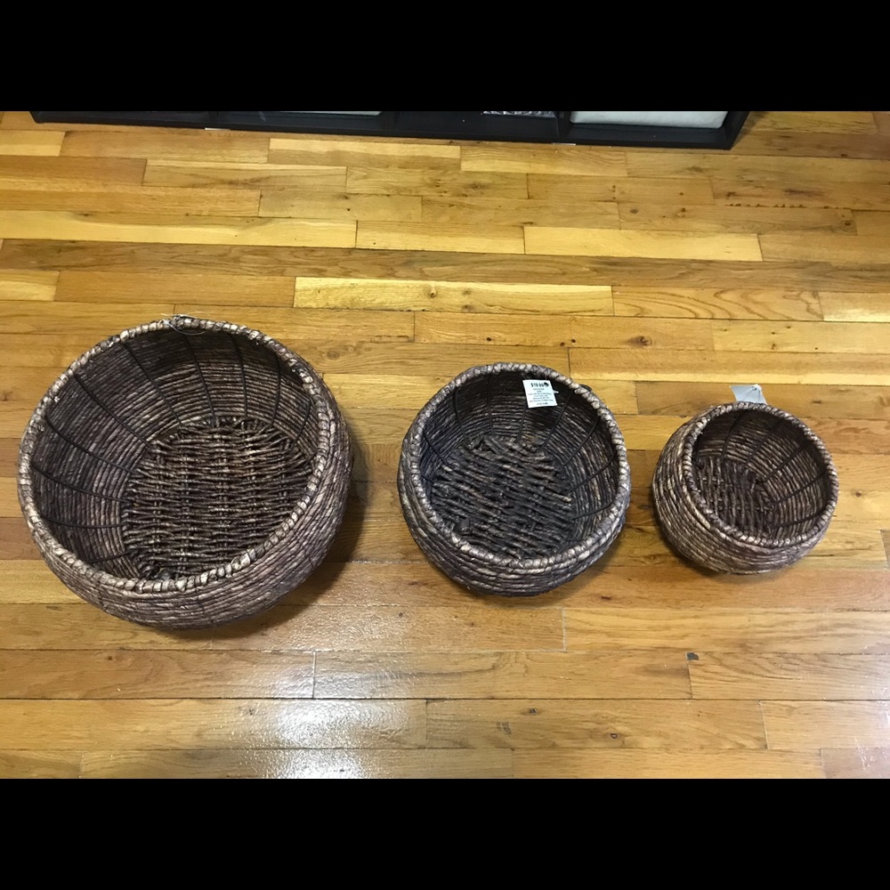 Round wicker/maize woven baskets